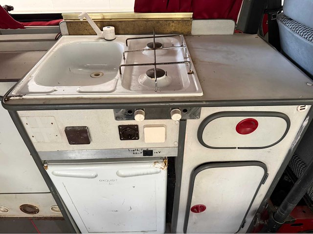 Volkswagen - 251 - camper - 1988 - afbeelding 9 van  35