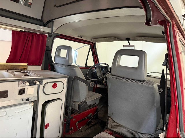 Volkswagen - 251 - camper - 1988 - afbeelding 10 van  35