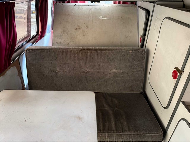 Volkswagen - 251 - camper - 1988 - afbeelding 17 van  35