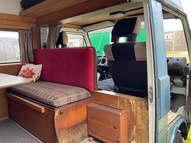 Volkswagen - 28 kampeerauto - camper - afbeelding 13 van  31