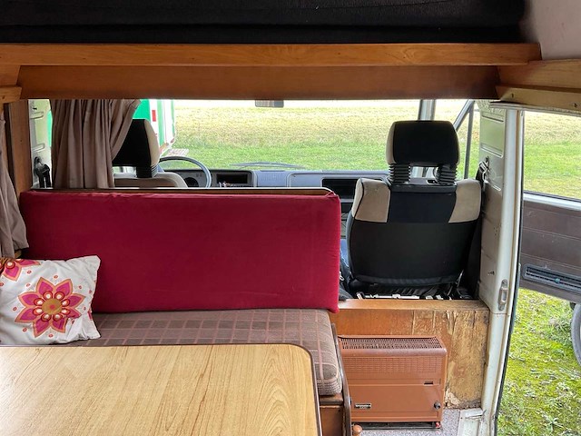 Volkswagen - 28 kampeerauto - camper - afbeelding 12 van  24