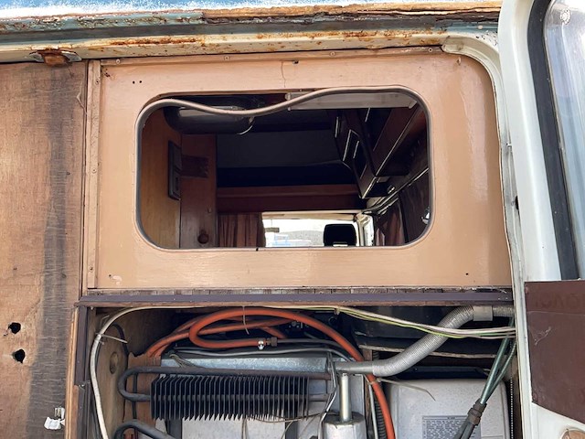 Volkswagen - 28 kampeerauto - camper - afbeelding 16 van  24