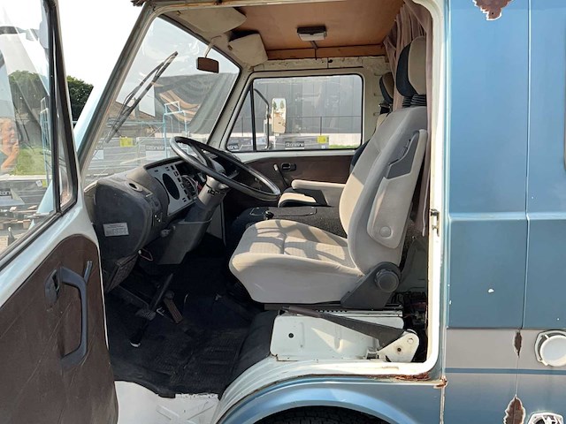 Volkswagen - 28 kampeerauto - camper - afbeelding 27 van  31