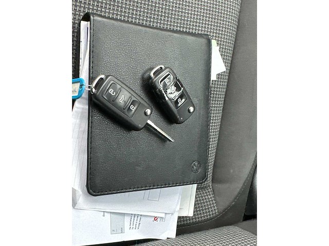 Volkswagen - beetle - 1.2 tsi design - car - 2013 - afbeelding 4 van  29