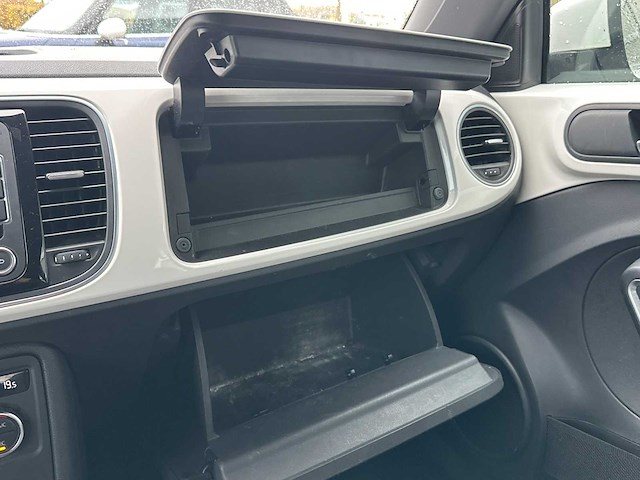 Volkswagen - beetle - 1.2 tsi design - car - 2013 - afbeelding 7 van  29