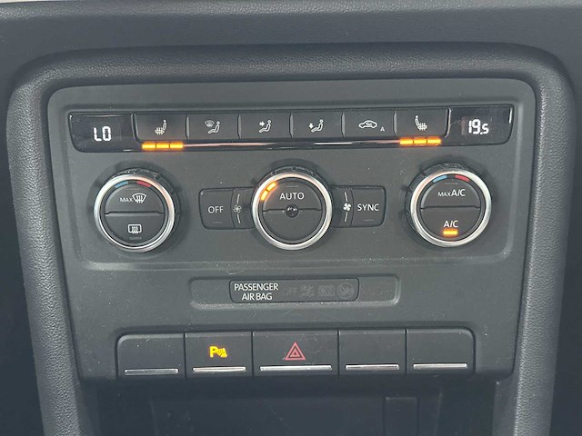 Volkswagen - beetle - 1.2 tsi design - car - 2013 - afbeelding 27 van  29