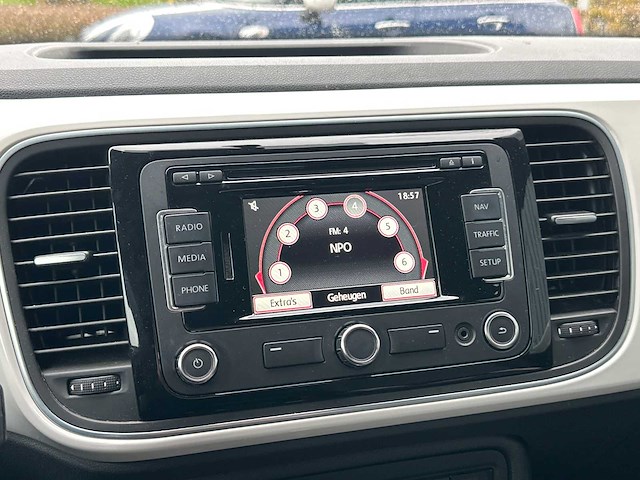 Volkswagen - beetle - 1.2 tsi design - car - 2013 - afbeelding 28 van  29