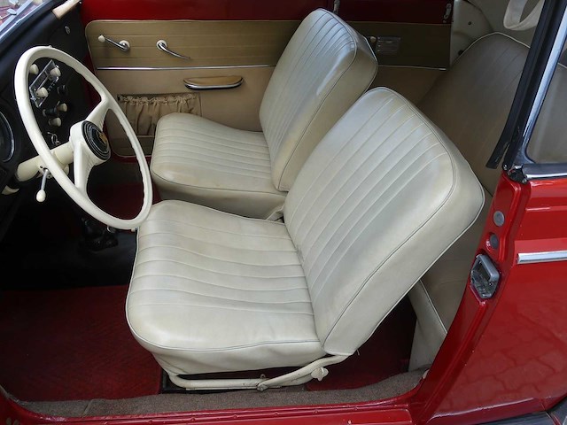 Volkswagen - beetle cabriolet - oldtimer - afbeelding 32 van  54