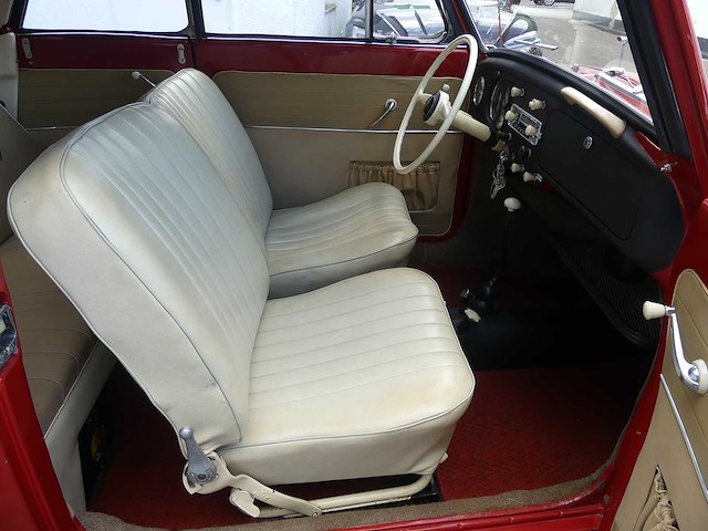 Volkswagen - beetle cabriolet - oldtimer - afbeelding 39 van  54