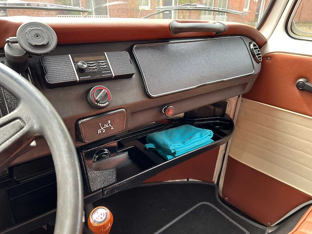 Volkswagen - camper - t2 - oldtimer - afbeelding 33 van  35