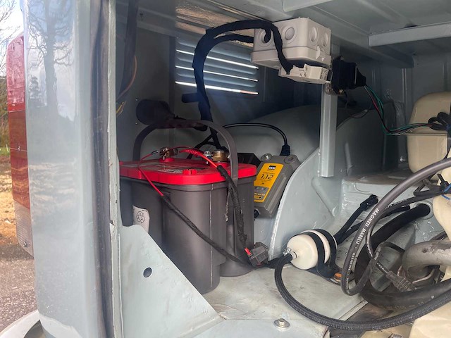 Volkswagen - camper - t2 - oldtimer - afbeelding 8 van  21