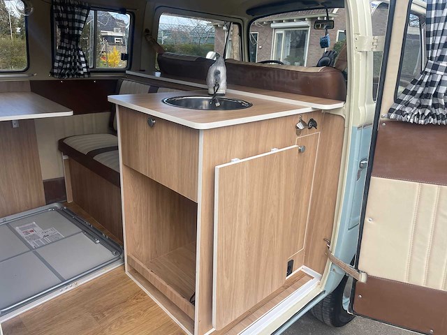 Volkswagen - camper - t2 - oldtimer - afbeelding 20 van  21