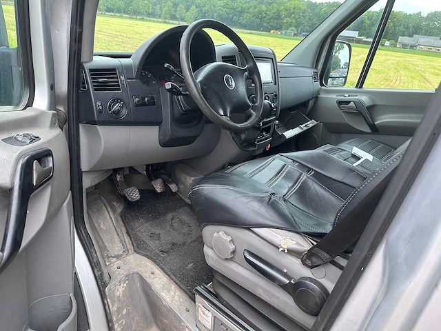 Volkswagen - crafter - 35 2.5 tdi l2h2 - van - afbeelding 15 van  17