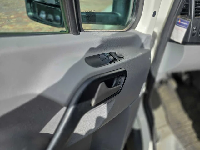Volkswagen - crafter - 35 2.5 tdi l3h4- 81-vxb-3 - bedrijfswagen - afbeelding 8 van  22