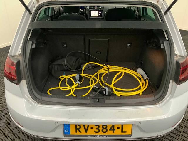Volkswagen - e-golf - 5-drs - 2018 - warmtepomp - afbeelding 11 van  20