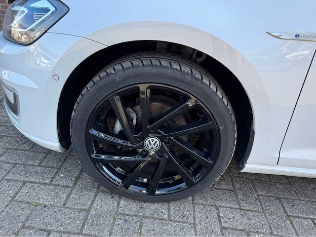 Volkswagen - e-golf - personenauto - 2017 - afbeelding 22 van  29