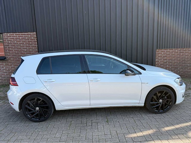 Volkswagen - e-golf - personenauto - 2017 - afbeelding 24 van  29
