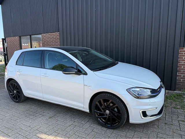 Volkswagen - e-golf - personenauto - 2017 - afbeelding 26 van  29