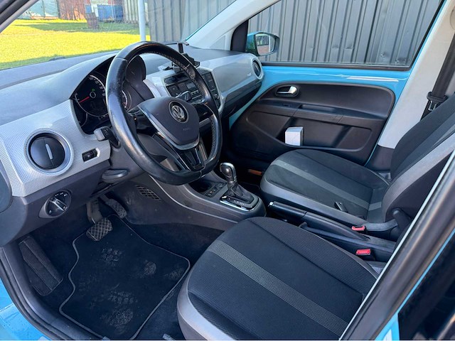 Volkswagen - e-up! - personenauto - 2016 - afbeelding 11 van  27