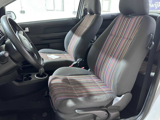 Volkswagen - fox - 1.2 trendline - 96-rt-gz- 2005 - afbeelding 3 van  6