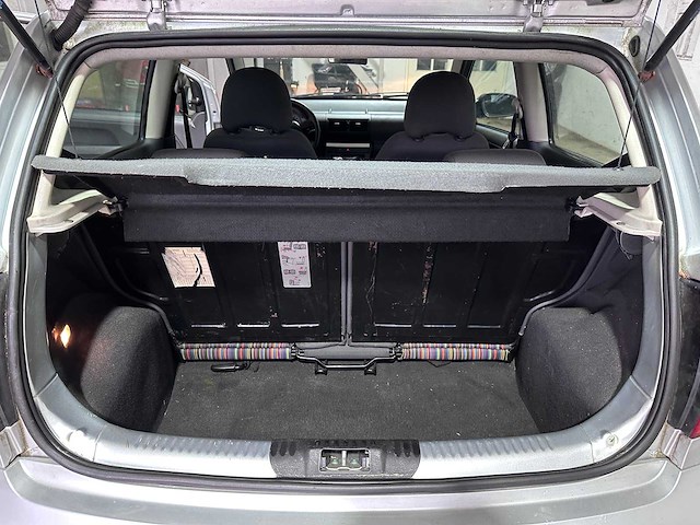 Volkswagen - fox - 1.2 trendline - 96-rt-gz- 2005 - afbeelding 4 van  6