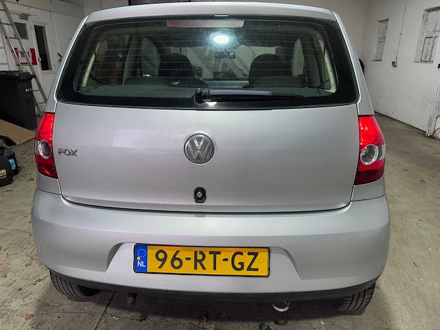 Volkswagen - fox - 1.2 trendline - 96-rt-gz- 2005 - afbeelding 2 van  2