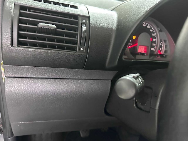 Volkswagen - fox - 1.2 trendline - 96-rt-gz- 2005 - afbeelding 1 van  6