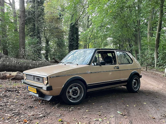 Volkswagen - golf - 1.1 c gti - oldtimer - afbeelding 1 van  13
