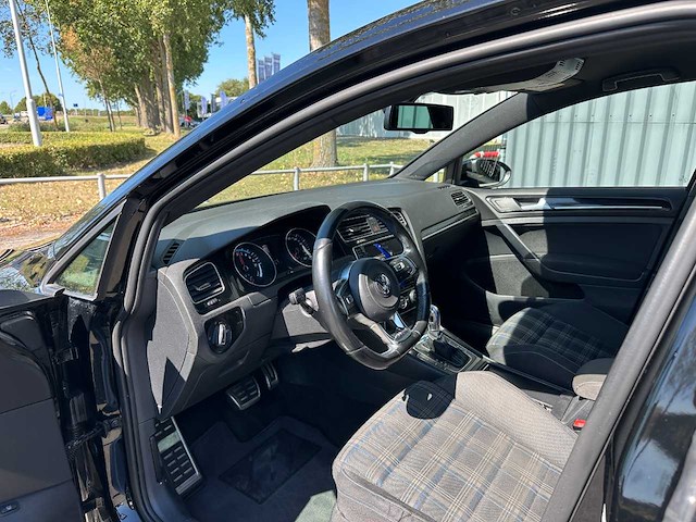 Volkswagen - golf - 1.4 tsi gte - car - 2015 - afbeelding 3 van  48