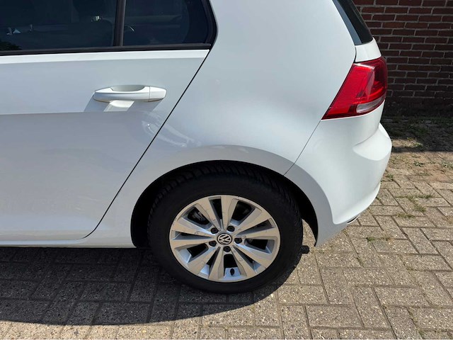 Volkswagen - golf - 1.6 tdi trendline - personenauto - 2013 - afbeelding 17 van  28