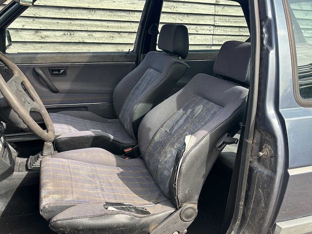 Volkswagen - golf - 1.8 gti inj. - 1989 - classic cars >15 - afbeelding 3 van  34