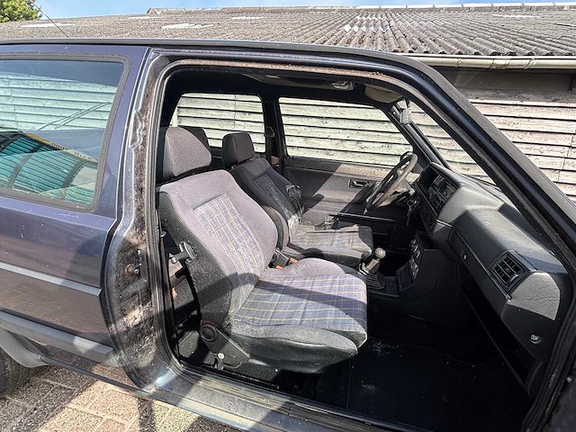 Volkswagen - golf - 1.8 gti inj. - 1989 - classic cars >15 - afbeelding 11 van  34