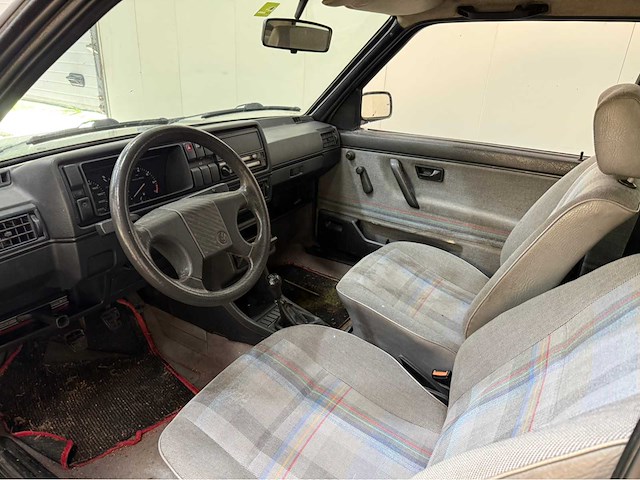Volkswagen - golf - 1.8 inj. - oldtimer - 1989 - afbeelding 3 van  21