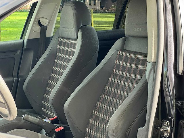 Volkswagen - golf - 2004 - kl-011-s - afbeelding 4 van  18