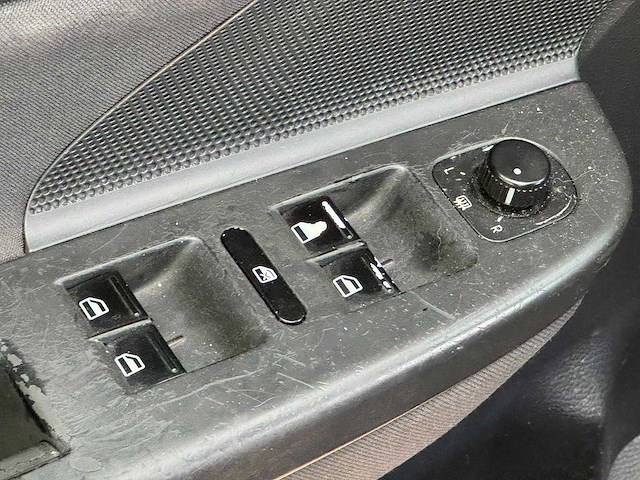 Volkswagen - golf - 2004 - kl-011-s - afbeelding 6 van  18