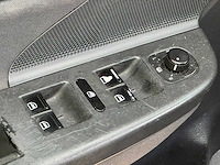 Volkswagen - golf - 2004 - kl-011-s - afbeelding 6 van  18