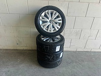 Volkswagen - golf - 8 - car tyre - afbeelding 1 van  11
