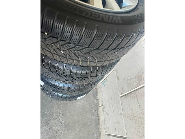Volkswagen - golf - 8 - car tyre - afbeelding 5 van  11