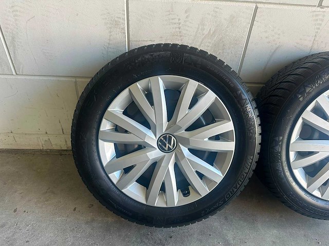 Volkswagen - golf - 8 - car tyre - afbeelding 6 van  11