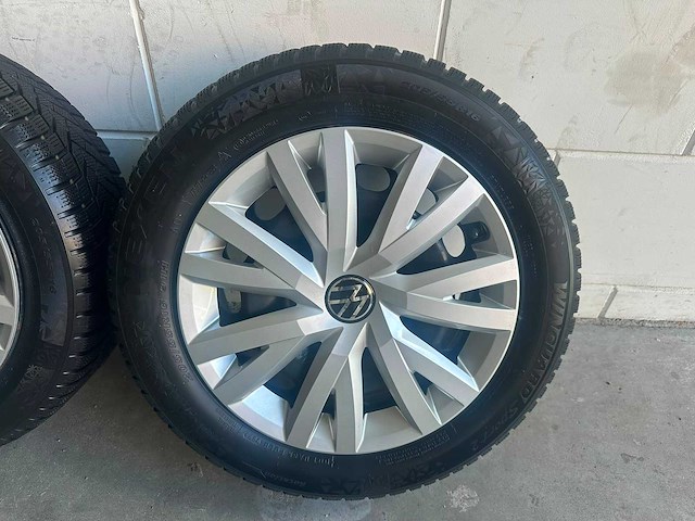Volkswagen - golf - 8 - car tyre - afbeelding 8 van  11