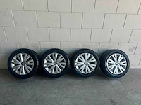 Volkswagen - golf - 8 - car tyre