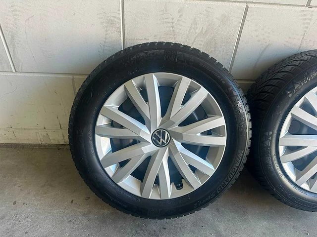 Volkswagen - golf - 8 - car tyre - afbeelding 6 van  11