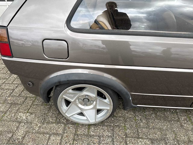 Volkswagen - golf - oldtimer - 1985 - afbeelding 10 van  14