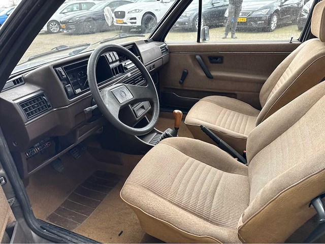 Volkswagen - golf - oldtimer - 1985 - afbeelding 4 van  27