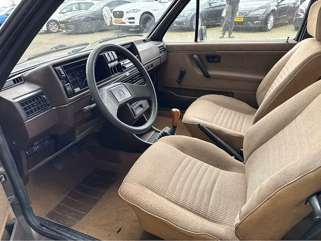 Volkswagen - golf - oldtimer - 1985 - afbeelding 4 van  28