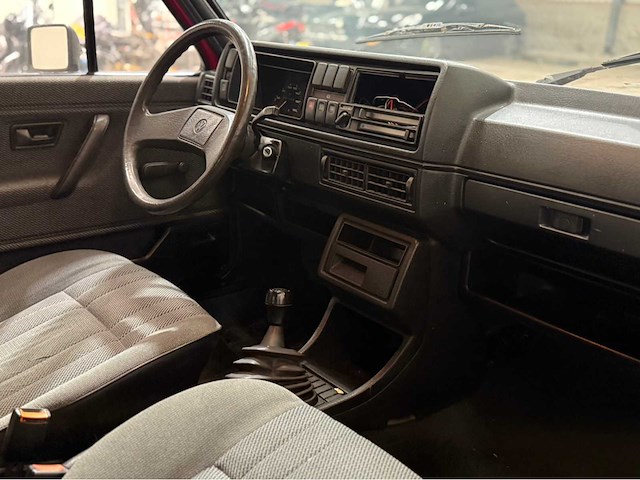 Volkswagen - golf - oldtimer - 1987 - afbeelding 7 van  33