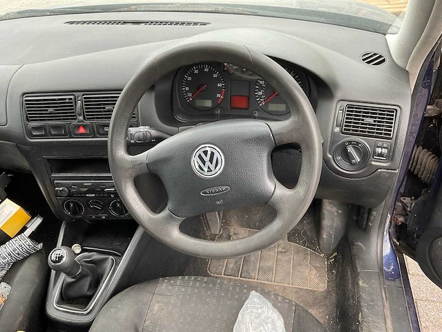 Volkswagen - golf - personenauto - afbeelding 7 van  24