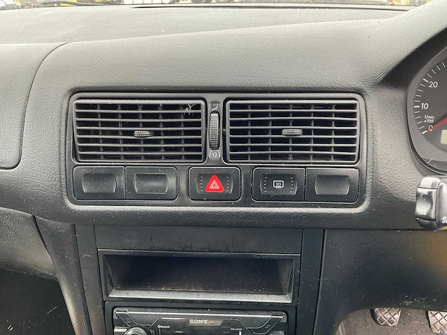 Volkswagen - golf - personenauto - afbeelding 11 van  24