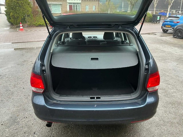 Volkswagen - golf - personenauto - afbeelding 16 van  17