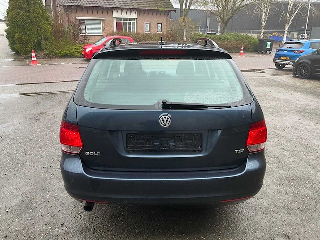 Volkswagen - golf - personenauto - afbeelding 13 van  17